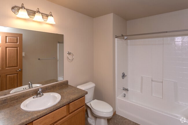 2BR, 2BA - 1,050SF