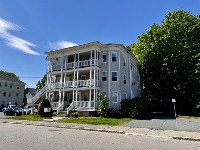 Building Photo - 11 John St Unit 12