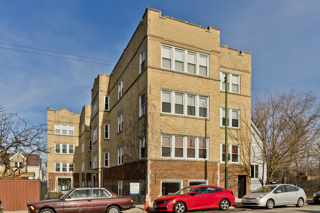 Photo - 3042 W Diversey Ave Unidad 2S Rental