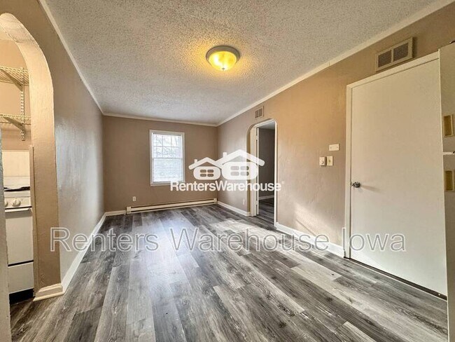 Photo - 2828 Oxford St