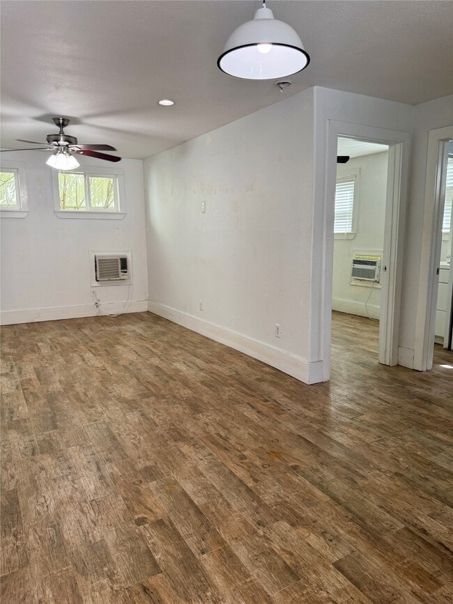 Photo - 814 1/2 W 21st St