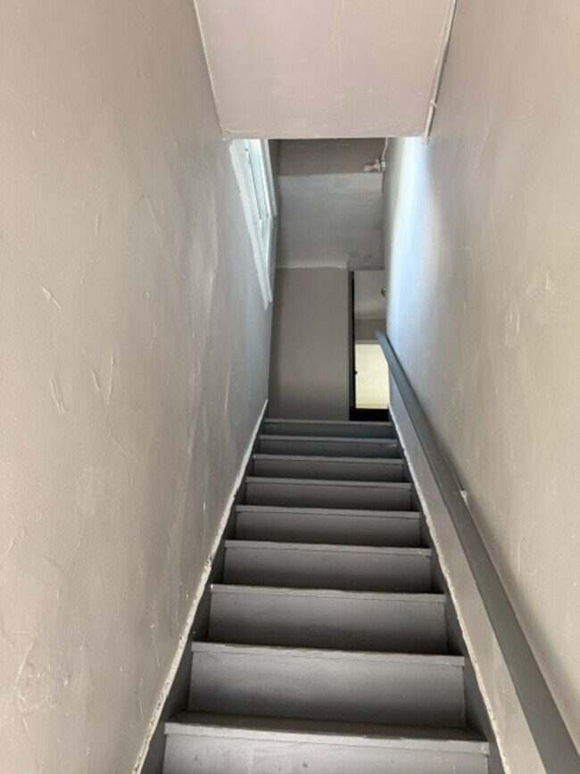122 W 27th St Unit 122 W 27th St, UP
