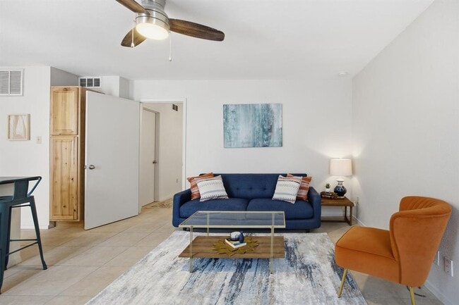 Building Photo - 104 W 35th St Unit 2