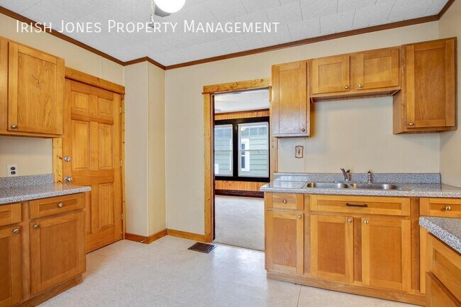 Photo - 58 Royal Ave Unit upper