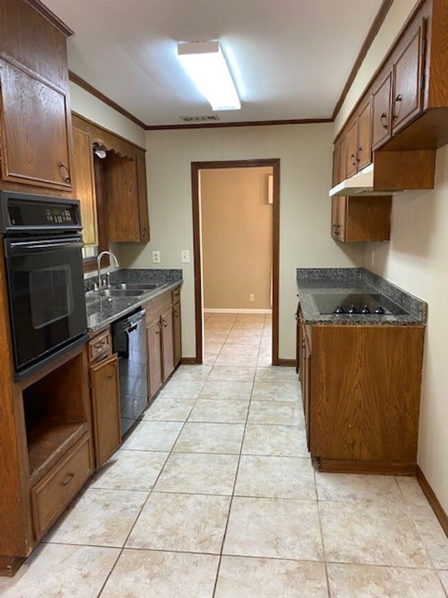 Photo - Spacious 3 bed 2 bath home in Town and Country Subdivision