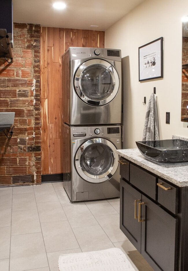 Photo - Velencia Apartments