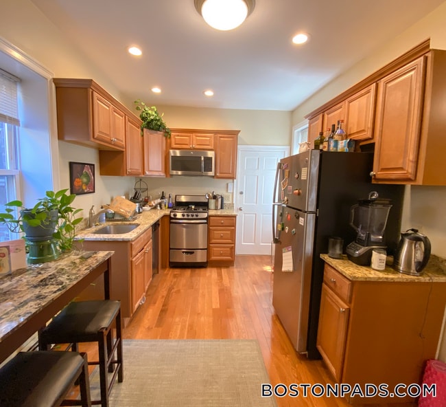Photo - 152 Salem St Unidad 4