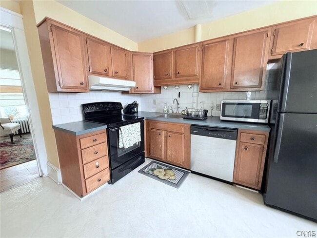 Photo - 10 Jewett Ave