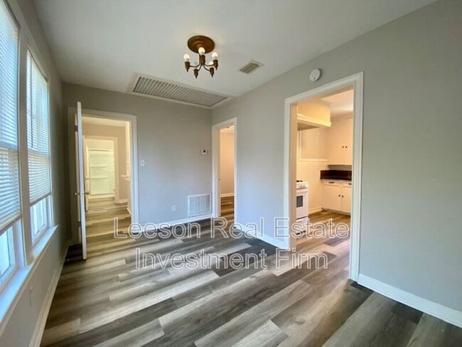 Photo - 735 Ratcliff St