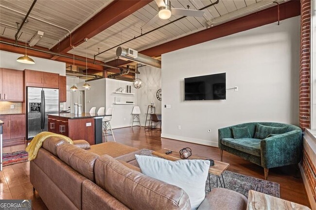 Photo - 1261 Caroline St NE