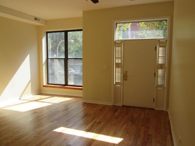 Photo - 1536 W Monroe St Unit 1