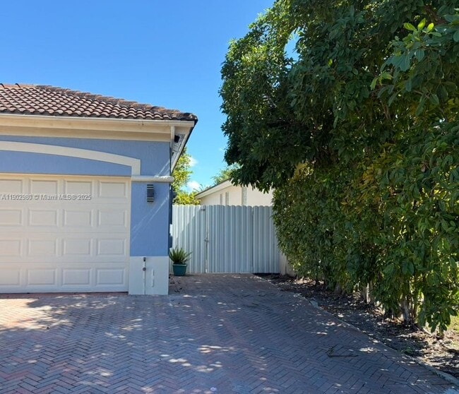 Building Photo - 4405 SW 162nd Ct Unit Efficiency