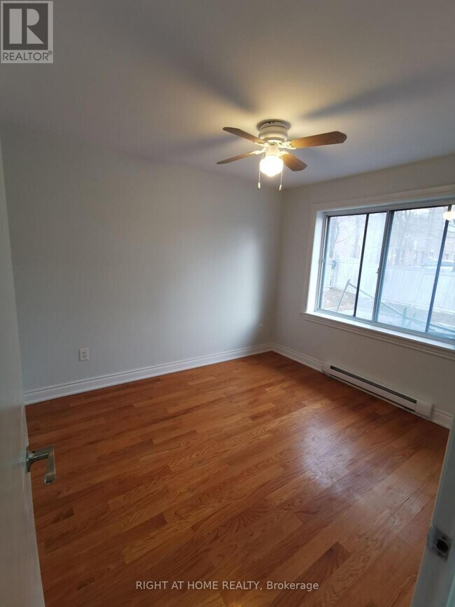 Photo - 1785 Victoria Park Ave