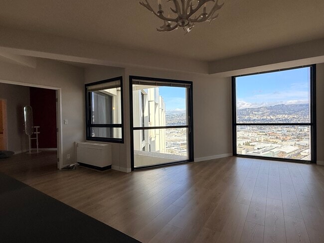 Building Photo - 6363 Christie Ave Unit 3021