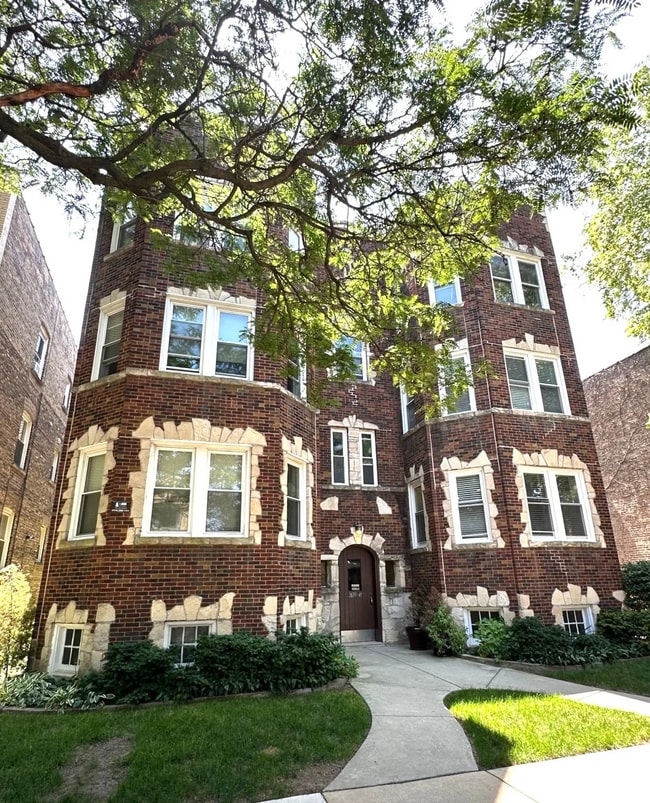 Building Photo - 2641 W Carmen Ave Rental