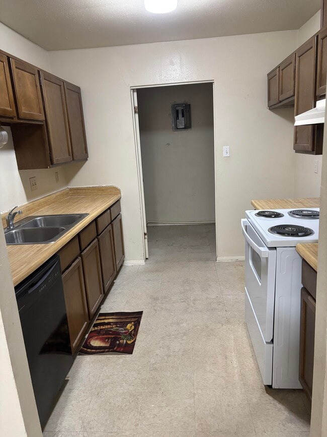 Photo - 205 Hummingbird Ln