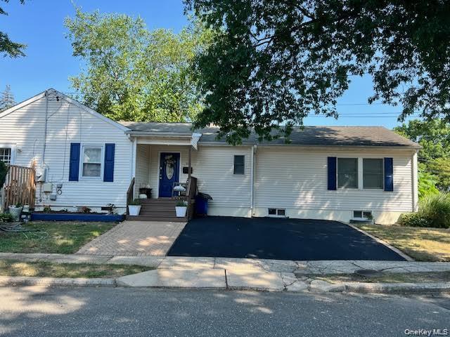 Building Photo - 301 Laurel Rd