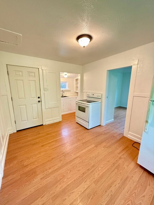 Photo - 918 Summit St Unit #C