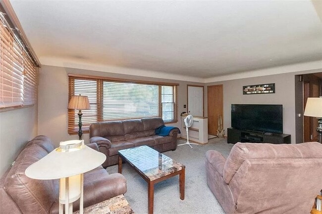 Photo - 2067 Larry Dr NE