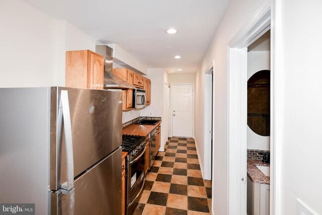 Photo - 1729 Gales Pl NE