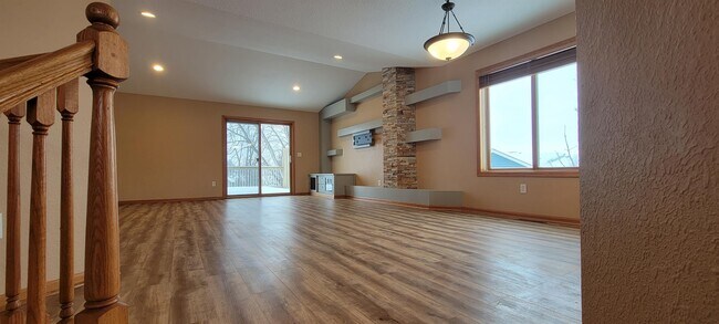 Photo - 6037 S Pointe Dr SW