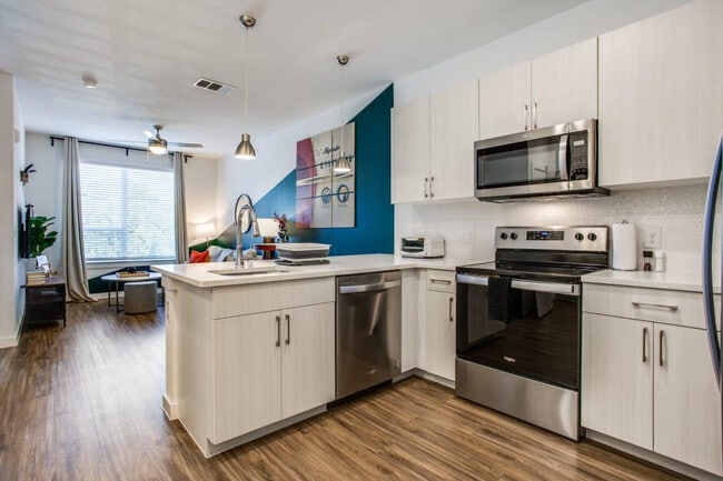 Photo - 2425 E Riverside Dr Unidad ID1240264P