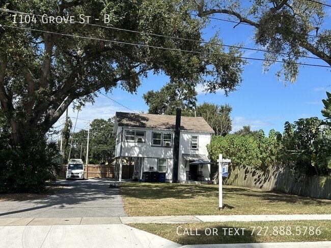Building Photo - 1104 Grove St Unit B