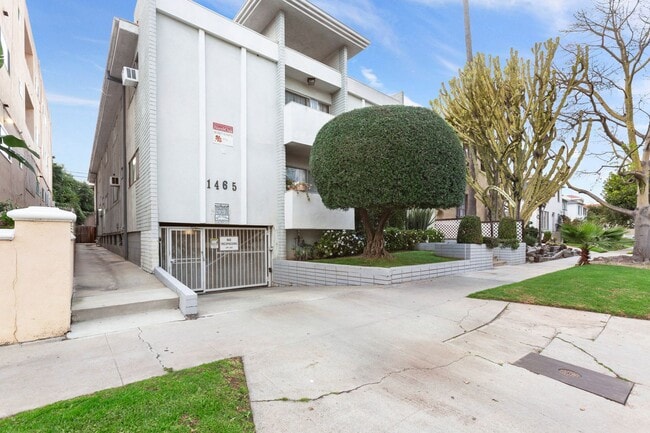 Building Photo - Beverly Apartments