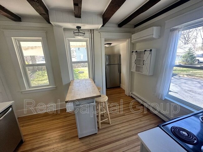 Photo - 376 Kenwood Ave