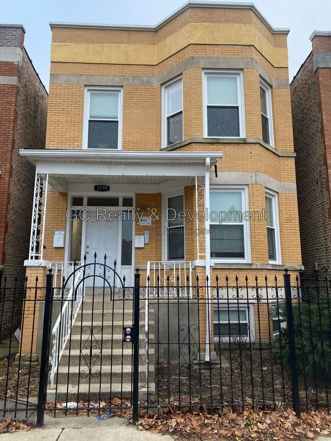 Building Photo - 3739 W Shakespeare Ave
