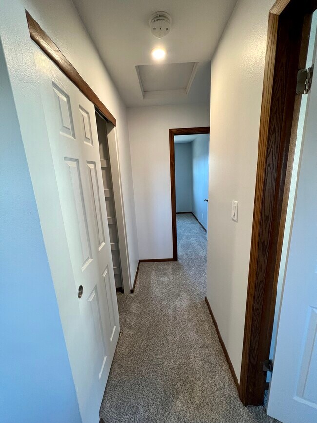 1329 Fleetfoot Dr Townhome Townhome Rental in Waukesha WI