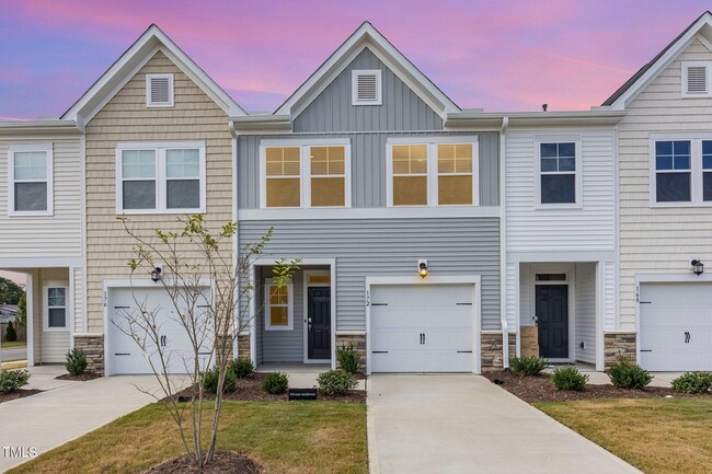 Photo - 172 Paramount Dr