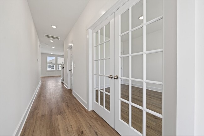 Photo - 404 Old Spg Ln