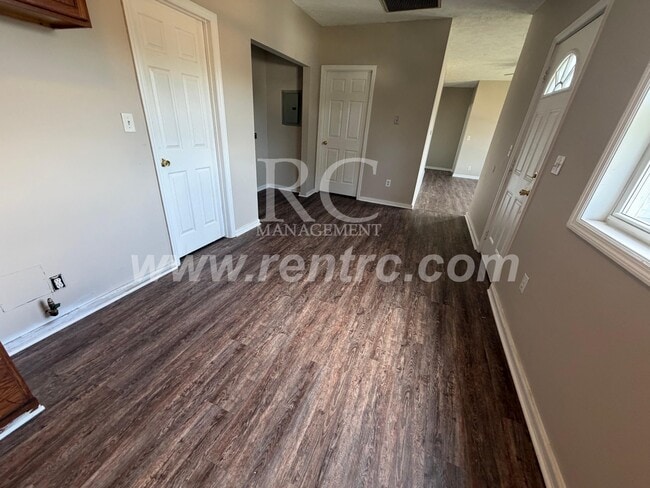 Photo - 604 N Main St
