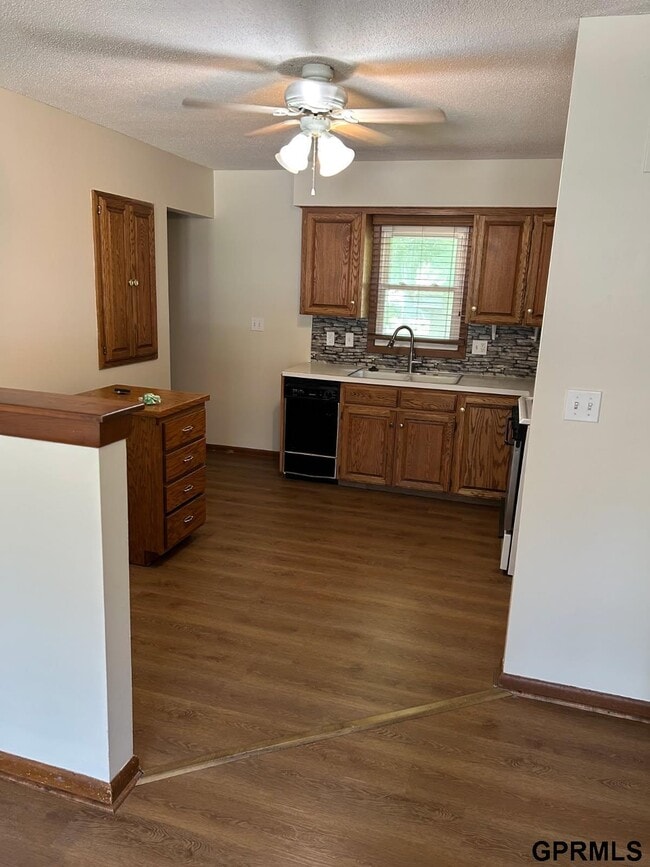 Photo - 672 N 14th Ave