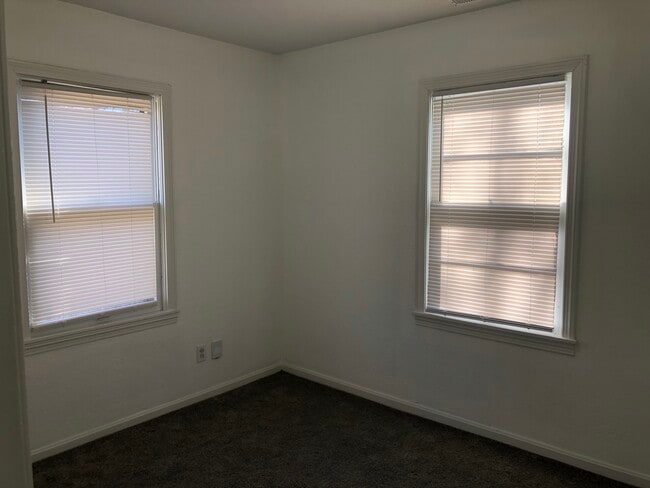 Photo - 1928 N Hood St