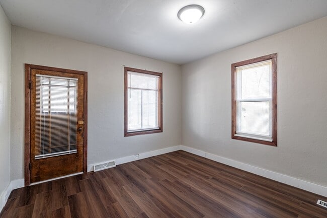 Photo - ds1233 Unit 1233