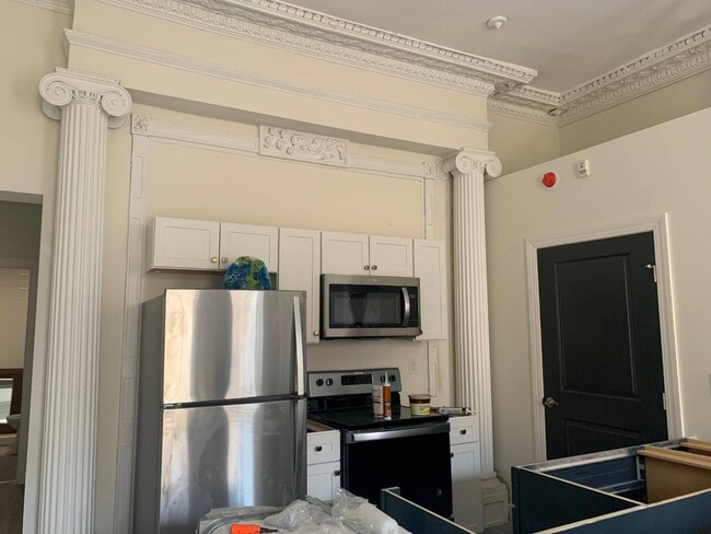 Building Photo - 29 Elk St