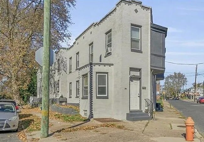 Building Photo - 409 Kerper St