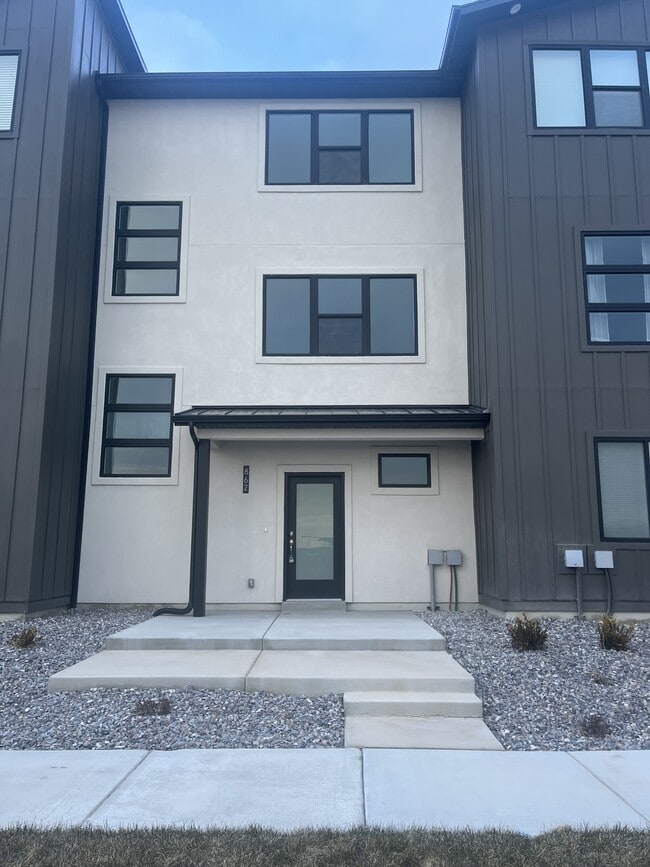 Building Photo - 862 W 480 S