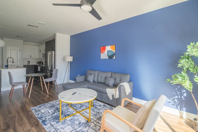 Photo - 688 W 1st St Unidad ID1263088P