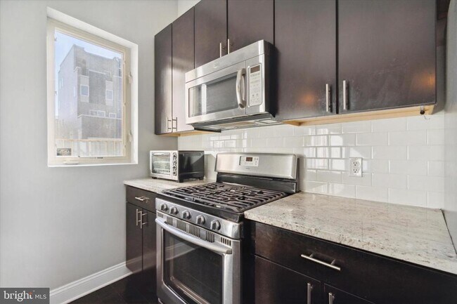 Photo - 1353 N Mascher St