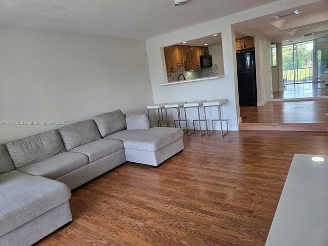 Photo - 3750 Inverrary Dr Unit 2B