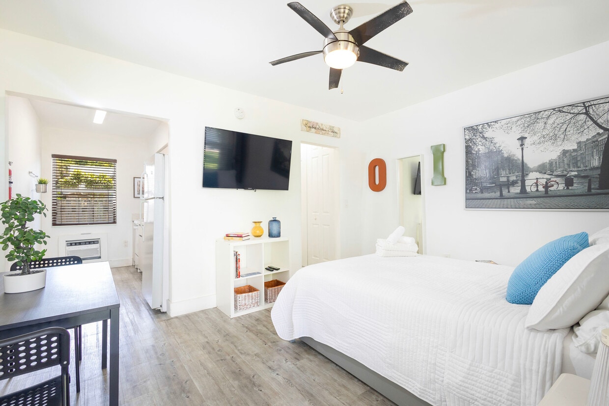 Photo - 481 NE 37th St (Miami, FL)
