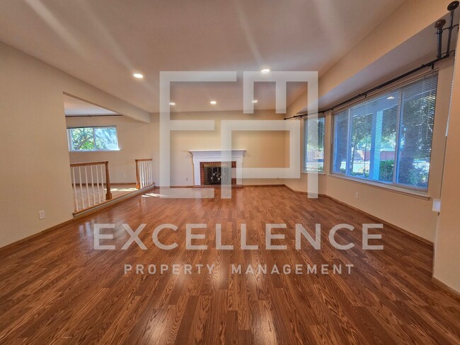 Photo - 3087SF 2 Story 5/2.5 House - Community Cabana, Pets Ok, 3 Fireplaces, Beautiful Updated Kitchen