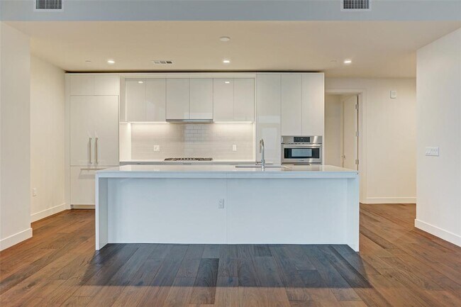 Photo - 44 East Ave Unidad 3901