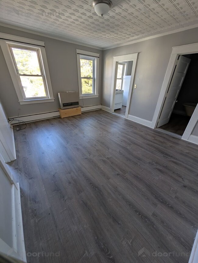 Building Photo - 10 Arch St Unit 7