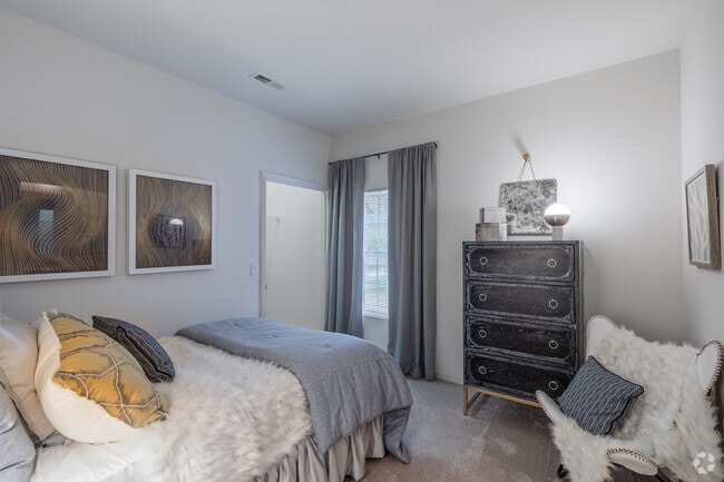 2BR, 2BA Sunroom - 1,035SF - Secondary Bedroom