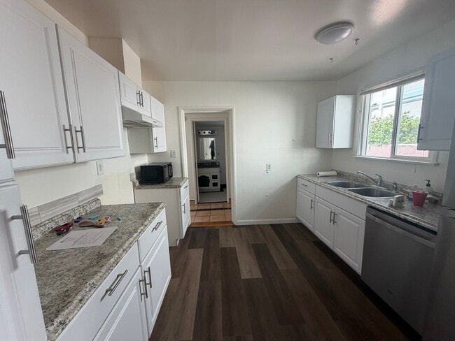 Photo - 2111 Plant Ave