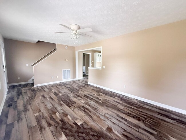 Photo - Pet-Friendly 3-Bedroom Home with Garage, Screened-In Porch & Spacious Bedrooms